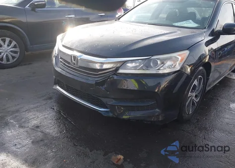 2017 Honda Accord Lx z USA, uszkodzony, nr VIN 1HGCR2F33HA208509